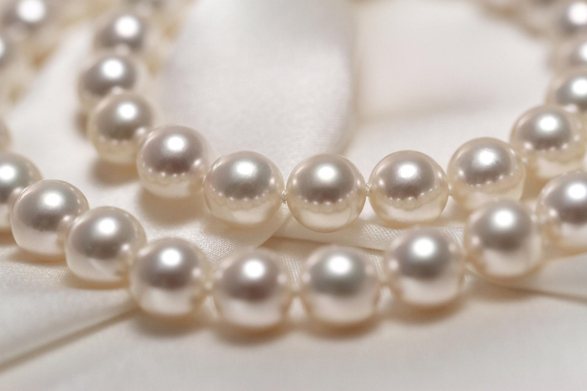 Can Men Wear Pearl Necklaces and Still Look Masculine?