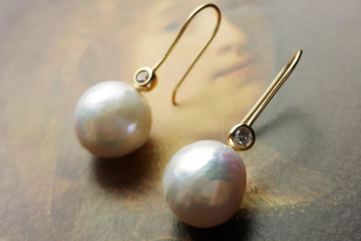 Exude Elegance with18k South Sea Pearl Diamond Earrings