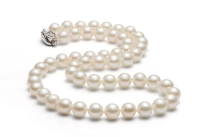 Cultured Freshwater Pearls vs Akoya Pearls