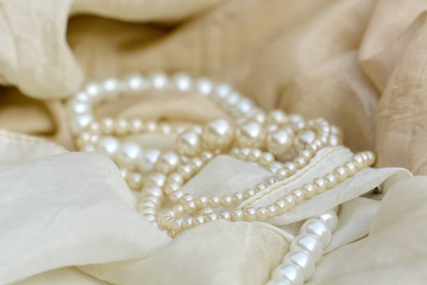 How to tell if a pearl is real?