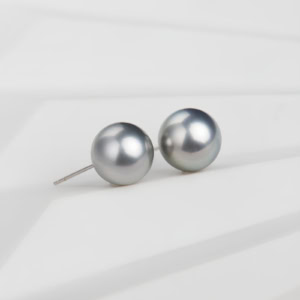 Round Silver Gray Tahitian Pearl Stud Earrings