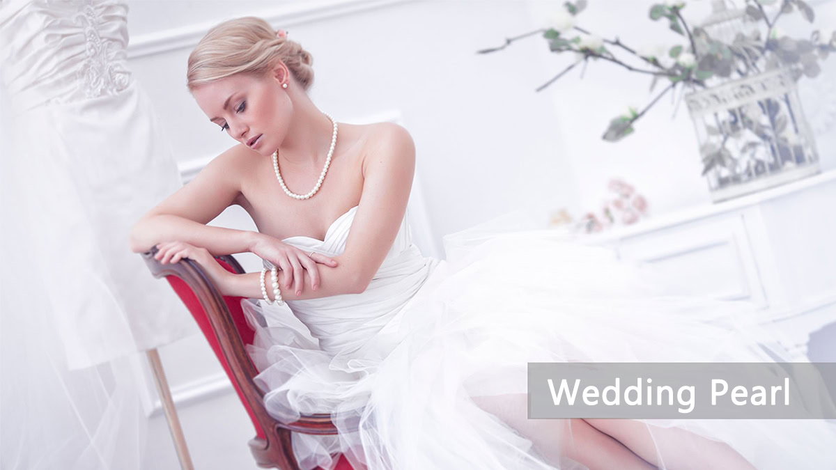 beautiful blond bride wearing pearl jewelry on wedding day