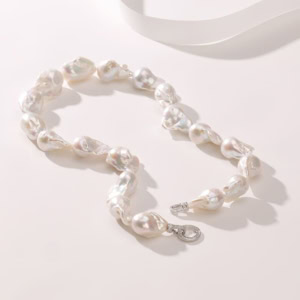 Women Baroque Pearl Necklace