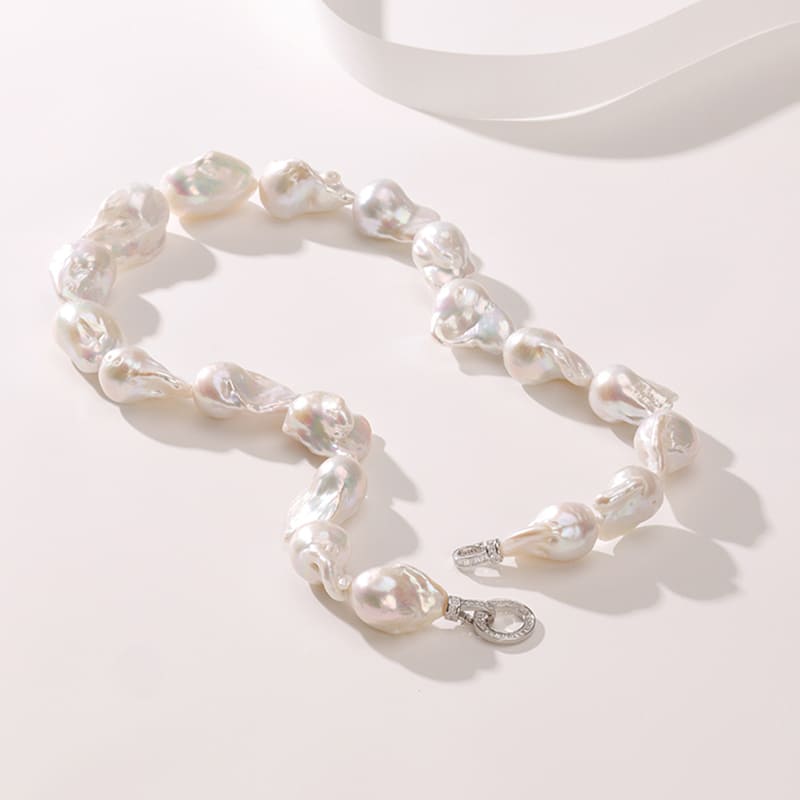 Women Baroque Pearl Necklace