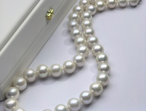 How to Style Pearls and Chunky Hardware: The Ultimate Modern Guide