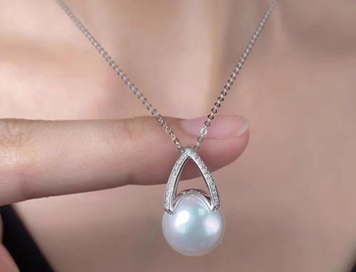 How to Style a Single Pearl Pendant: The Modern Bench Guide to Daily Wear