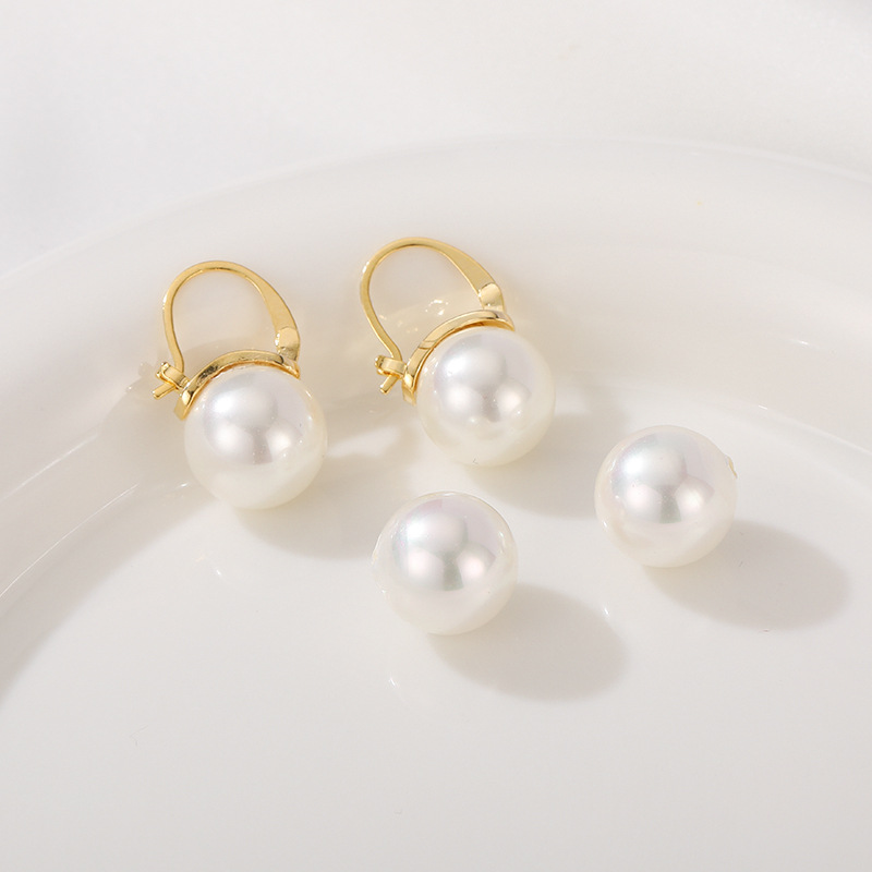 Oversized Pearls Styling 1