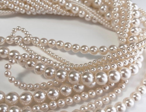 Akoya vs Freshwater Pearls Styling Guide: A Modern Jeweler’s Perspective