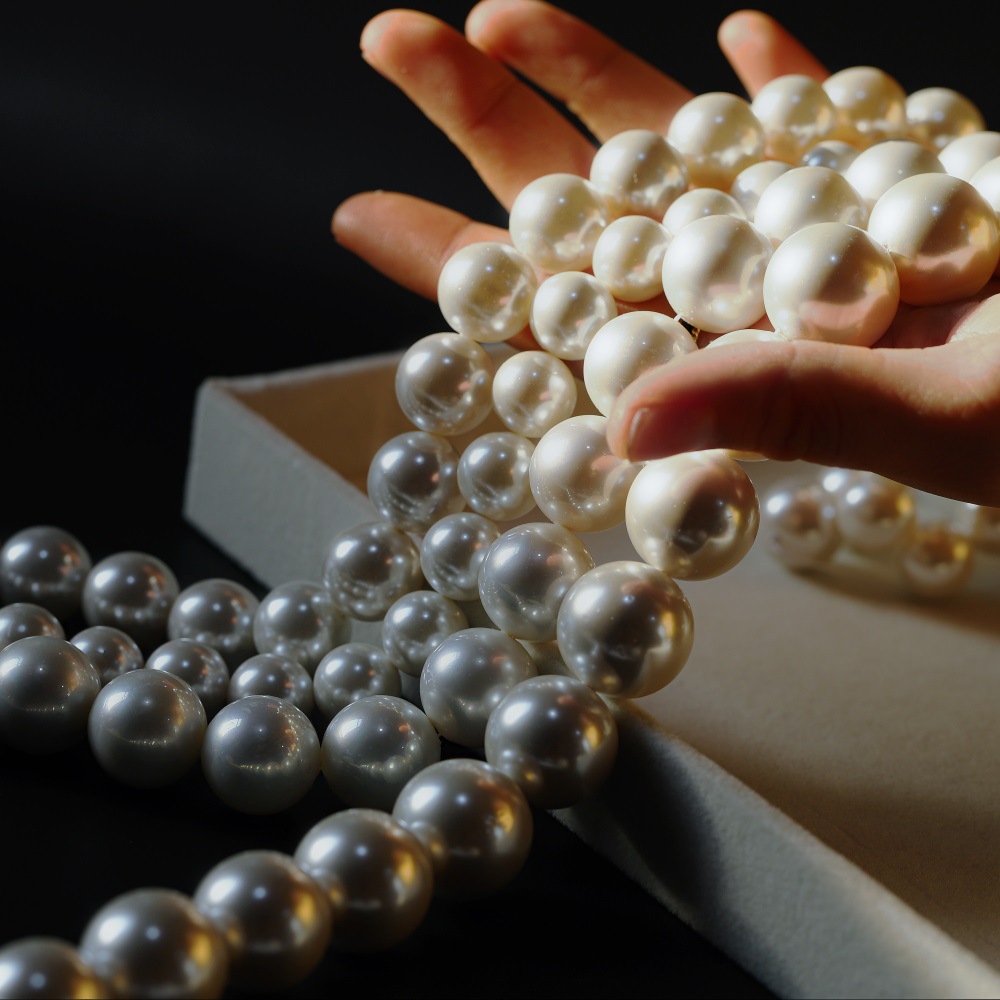 How to Tell Real Pearls from Fake