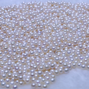 The Ultimate Japanese Akoya Pearls Styling Guide